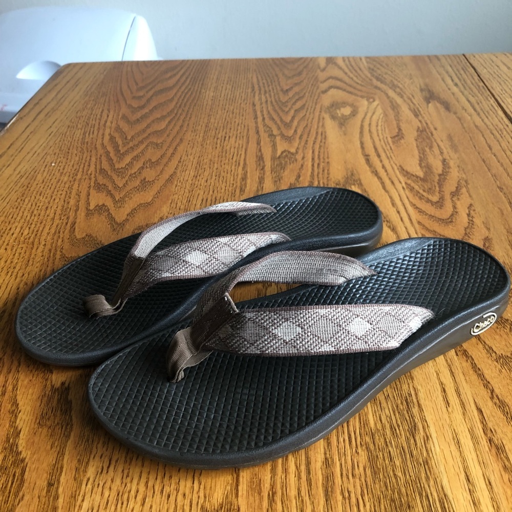 Size 9 women’s Chaco flip flops